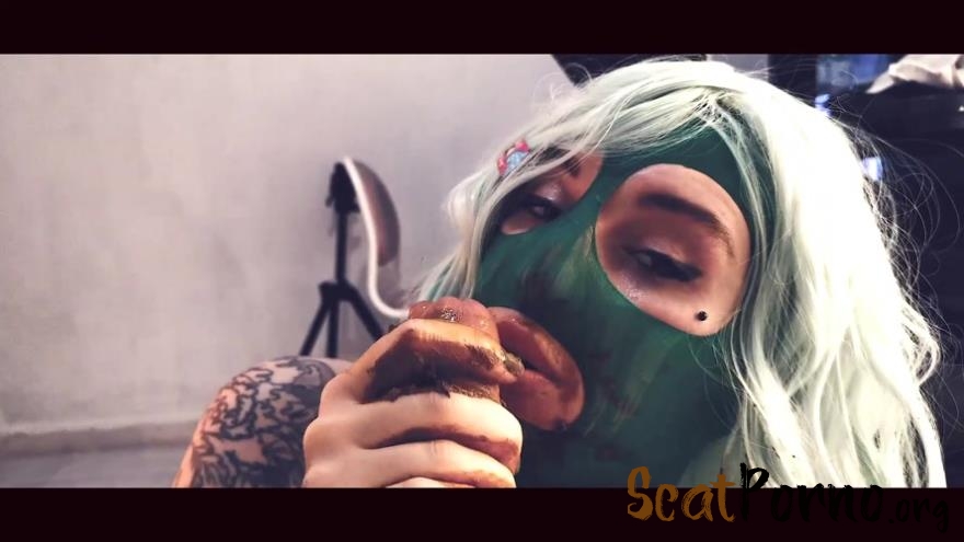 Scat Eat And Shit Sucking By Top Babe Betty - The Green Mask