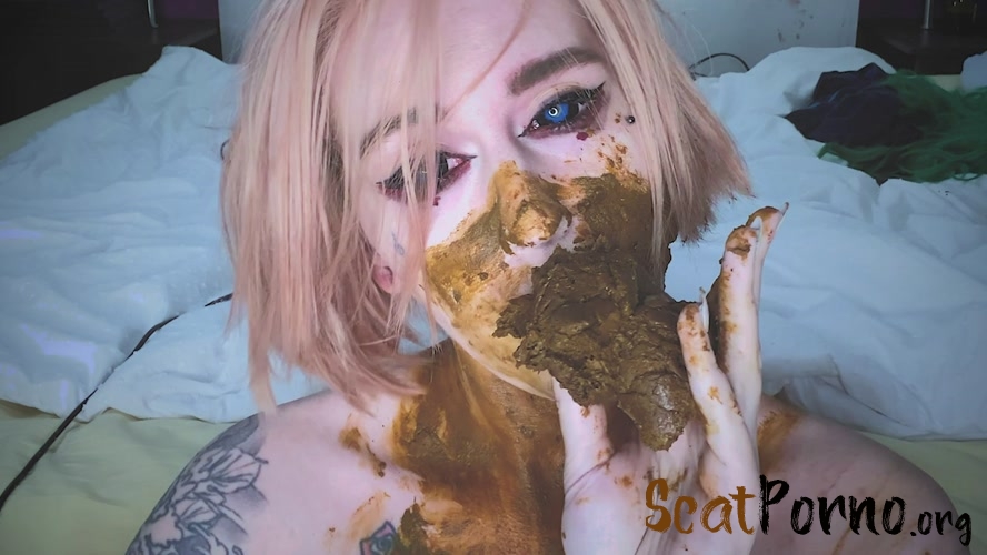 DirtyBetty  - Shit obsessed girl made a mess