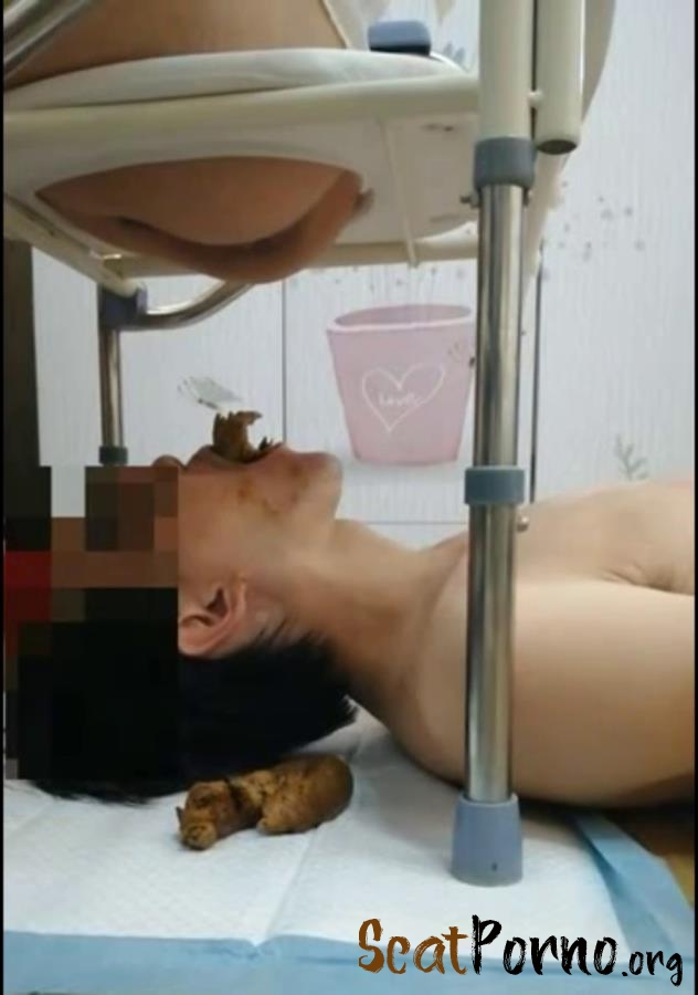 Chinese Scat Mistress Makes Big Shit on her Human Toilet P1