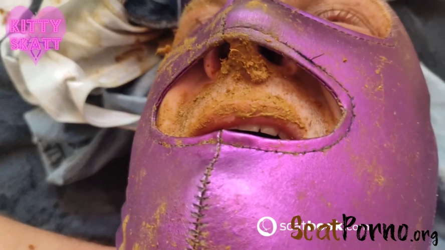 Kitty Skatt - Pantypoop in slave face