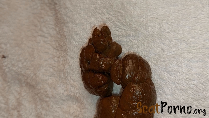 PooGirlSofia - Moms Stinky Poo