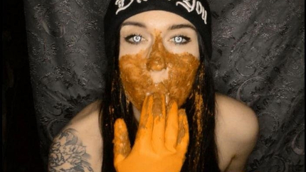 DirtyBetty - Testing Rubber Gloves In APOCALYPTIC Room