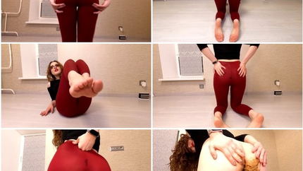 ElenaToilet - Shitting in Red Leggings