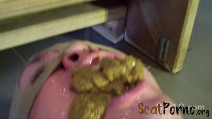 Amina and Yana relax in sauna. New slave with MilanaSmelly