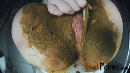 DirtyBetty - OI! Scat beauty with dirty pussy