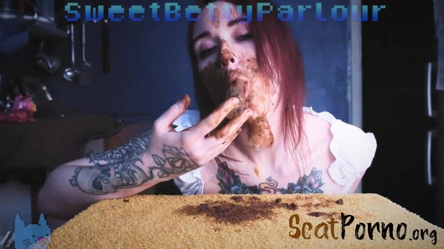 SweetBettyParlour - Im PLAY with my DOLL