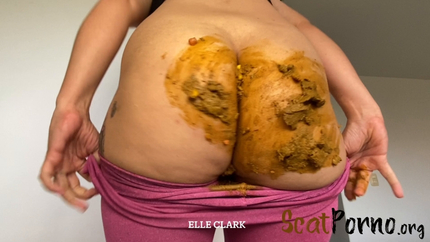 ElleClarkScatQueen - leggings up and leggings down