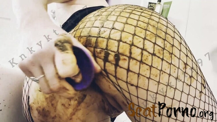 Knkykttn97 - Pooping & Smearing in Fishnets