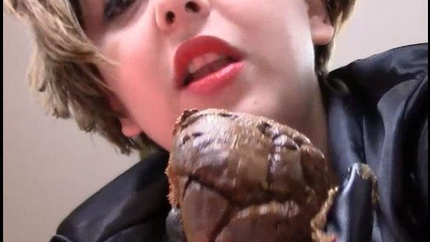 ScatVivian - Destroying my Panty With my Shit