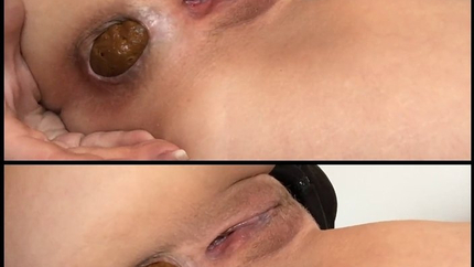 HotDirtyIvone - In the hand with sausage