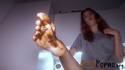 HotDirtyIvone - Clean up my feet