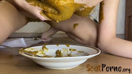 p00girl - I pooped onto a plate and eat-I chew with a fork and smearing