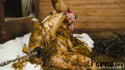 Catwoman Lyndra first time in the manure channel