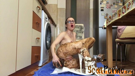 EllaGilbert - Extreme Body Smearing
