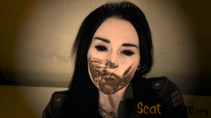 SweetBettyParlour - Let's SPY on Shitin Pussy
