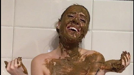 EllaGilbert - Extreme facial smearing