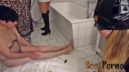 Scat Cats, Domi, Kimi, Lucy, Hanna - Scat Cats - The Worthless Toilet Pig P3