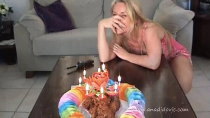 Ana Didovic - Mega Birthdaycake