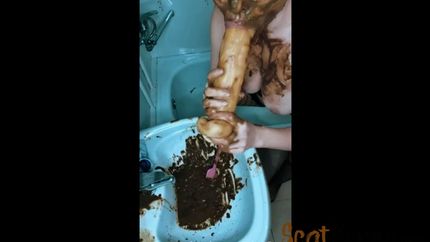 Scat Lina - Scatmania - Cleaning The Shitty Sink
