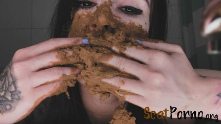 DirtyBetty - Crazy baby play with her own poo