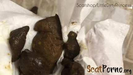 Ella pooping in your face and spraying pee