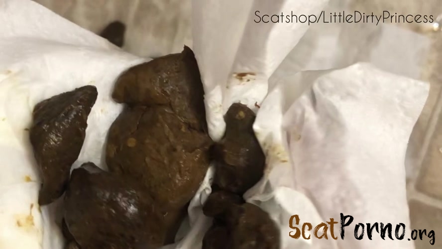 Ella pooping in your face and spraying pee