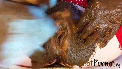 Through the Speculum Filled Pussy Full with Anna Coprofield