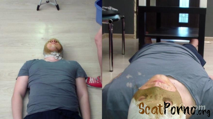 Double morning treat for the toilet slave with MilanaSmelly