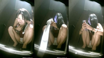 CHINESE GIRL VOMIT IN THE TOILET IN A BAR