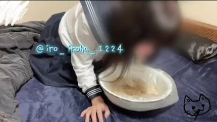 JAPANESE GIRL VOMIT .