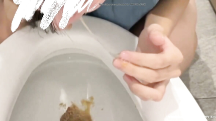 CUTE GIRL THREW UP IN TOILET