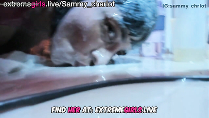 CAMGIRL EXTREME VOMIT & FLOOR LICKING