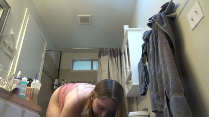 Pregnant Girl Poops in her Panties P1