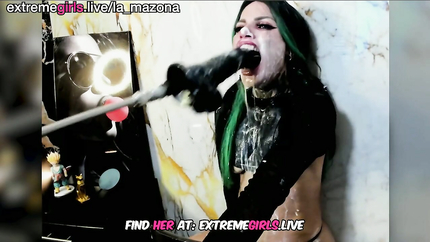 GOTH CAMGIRL FUCKS UP HER THROAT UNTIL VOMIT