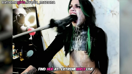 GOTH CAMGIRL FUCKS UP HER THROAT UNTIL VOMIT