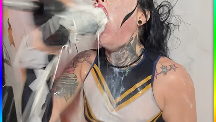 CAMGIRL VOMIT CRAZY WITHOUT TAKING A BREATH