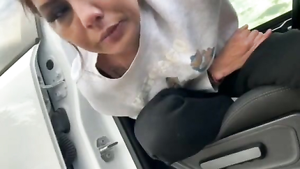 GIRL FEELS CARSICK