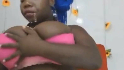 EBONY NICE VOMIT