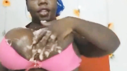 EBONY NICE VOMIT