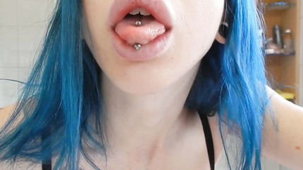 BLUE HAIRED ALT CHICK #003