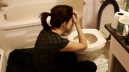WOMAN VOMIT