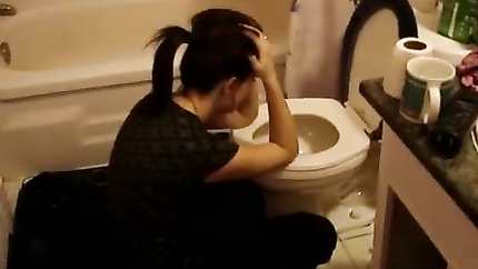 WOMAN VOMIT