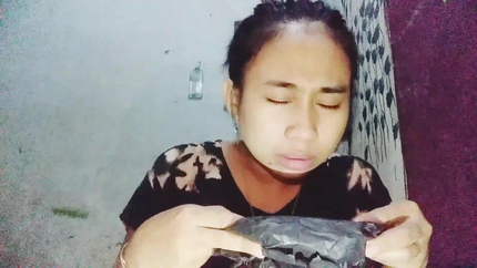 INDONESIAN WOMAN SICK