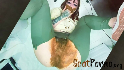 SweetBettyParlour - Shitty squirt crazy toilet girl