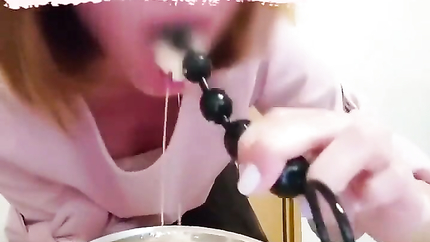 JAPANESE CUTIE PUKING