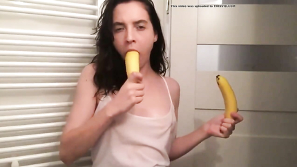 PUKES ON BANANA