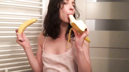 PUKES ON BANANA