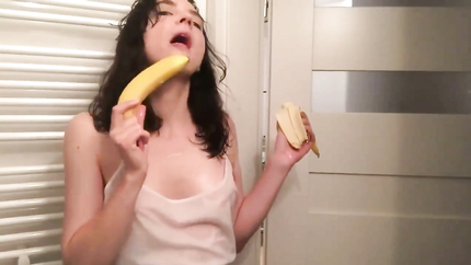 PUKES ON BANANA