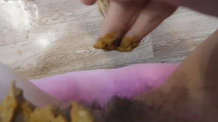 Smear Pussy Poop P1