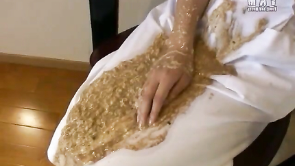 JAPANESE MAID PUKE 2